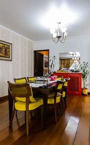 Casa à venda com 225m², 3 quartos e 2 vagas Casa à venda com 225m², 3 quartos e 2 vagasSala