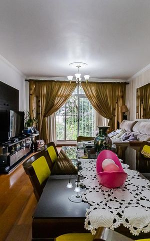 Casa à venda com 225m², 3 quartos e 2 vagas Casa à venda com 225m², 3 quartos e 2 vagasSala