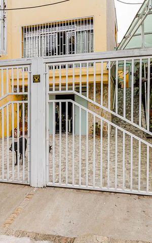 Casa à venda com 225m², 3 quartos e 2 vagas Casa à venda com 225m², 3 quartos e 2 vagasFachada