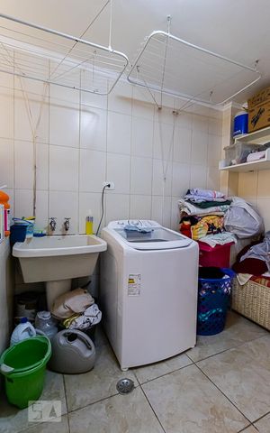 Casa à venda com 225m², 3 quartos e 2 vagas Casa à venda com 225m², 3 quartos e 2 vagasÁrea de Serviço