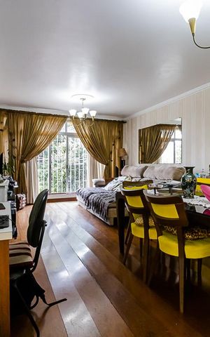 Casa à venda com 225m², 3 quartos e 2 vagas Casa à venda com 225m², 3 quartos e 2 vagasSala