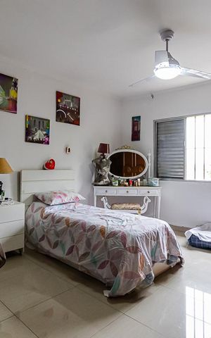 Casa à venda com 225m², 3 quartos e 2 vagas Casa à venda com 225m², 3 quartos e 2 vagasQuarto 1