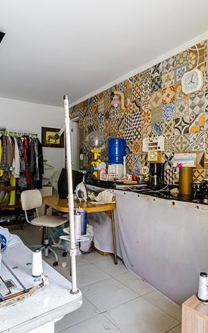 Casa à venda com 225m², 3 quartos e 2 vagas Casa à venda com 225m², 3 quartos e 2 vagasSalão