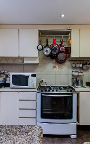 Casa à venda com 225m², 3 quartos e 2 vagas Casa à venda com 225m², 3 quartos e 2 vagasCozinha