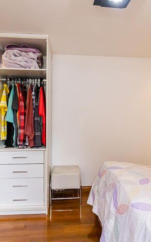 Casa à venda com 225m², 3 quartos e 2 vagas Casa à venda com 225m², 3 quartos e 2 vagasSuíte