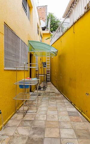 Casa à venda com 225m², 3 quartos e 2 vagas Casa à venda com 225m², 3 quartos e 2 vagasQuintal