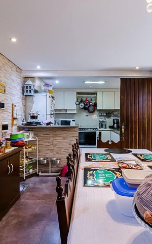 Casa à venda com 225m², 3 quartos e 2 vagas Casa à venda com 225m², 3 quartos e 2 vagasCopa