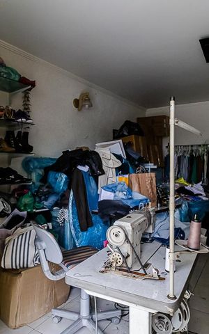 Casa à venda com 225m², 3 quartos e 2 vagas Casa à venda com 225m², 3 quartos e 2 vagasSalão