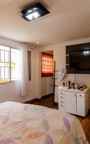 Casa à venda com 225m², 3 quartos e 2 vagas Casa à venda com 225m², 3 quartos e 2 vagasSuíte