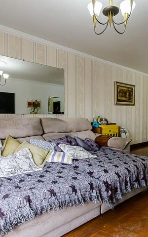 Casa à venda com 225m², 3 quartos e 2 vagas Casa à venda com 225m², 3 quartos e 2 vagasSala