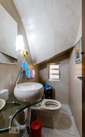 Casa à venda com 225m², 3 quartos e 2 vagas Casa à venda com 225m², 3 quartos e 2 vagasLavabo