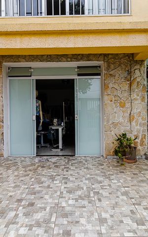 Casa à venda com 225m², 3 quartos e 2 vagas Casa à venda com 225m², 3 quartos e 2 vagasGaragem