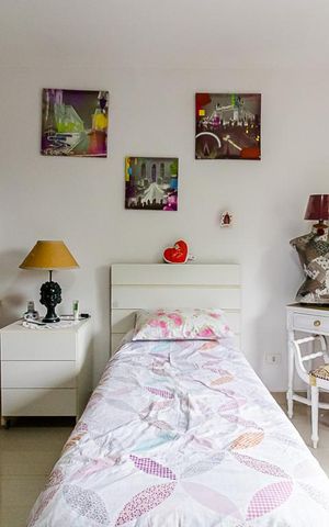 Casa à venda com 225m², 3 quartos e 2 vagas Casa à venda com 225m², 3 quartos e 2 vagasQuarto 1