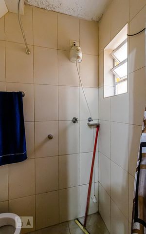 Casa à venda com 225m², 3 quartos e 2 vagas Casa à venda com 225m², 3 quartos e 2 vagasBanheiro de Serviço