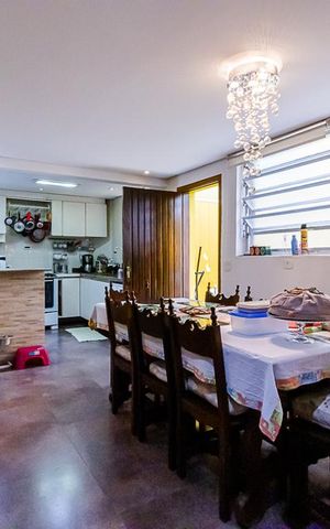 Casa à venda com 225m², 3 quartos e 2 vagas Casa à venda com 225m², 3 quartos e 2 vagasCopa