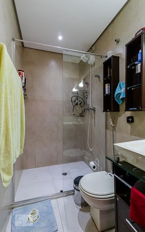 Casa à venda com 225m², 3 quartos e 2 vagas Casa à venda com 225m², 3 quartos e 2 vagasBanheiro da Suíte