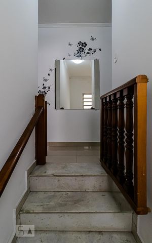 Casa à venda com 225m², 3 quartos e 2 vagas Casa à venda com 225m², 3 quartos e 2 vagasEscada