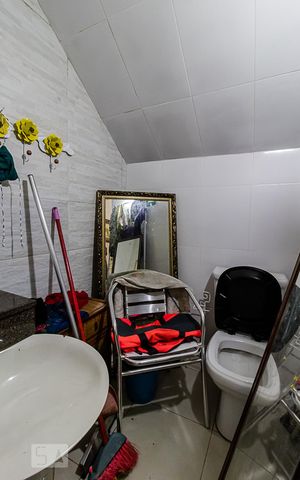 Casa à venda com 225m², 3 quartos e 2 vagas Casa à venda com 225m², 3 quartos e 2 vagasBanheiro do Salão