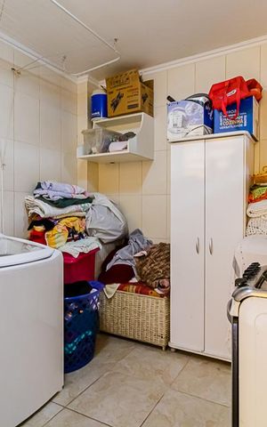 Casa à venda com 225m², 3 quartos e 2 vagas Casa à venda com 225m², 3 quartos e 2 vagasÁrea de Serviço