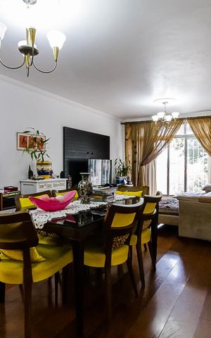 Casa à venda com 225m², 3 quartos e 2 vagas Casa à venda com 225m², 3 quartos e 2 vagasSala