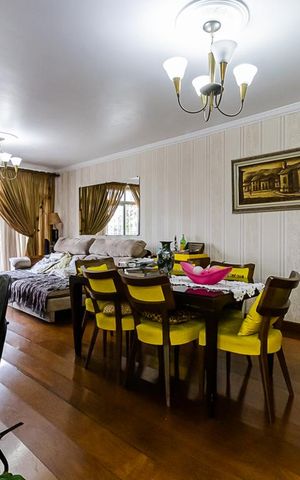 Casa à venda com 225m², 3 quartos e 2 vagas Casa à venda com 225m², 3 quartos e 2 vagasSala