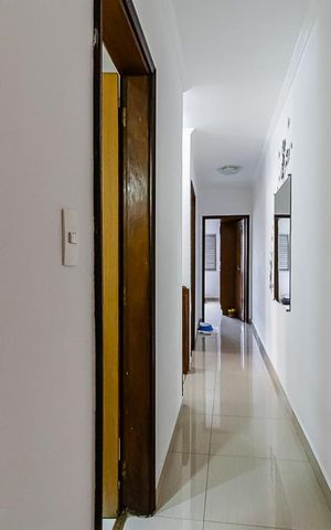Casa à venda com 225m², 3 quartos e 2 vagas Casa à venda com 225m², 3 quartos e 2 vagasCorredor