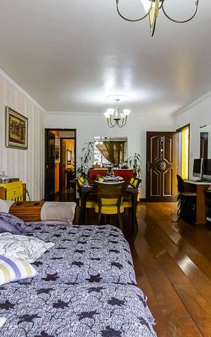 Casa à venda com 225m², 3 quartos e 2 vagas Casa à venda com 225m², 3 quartos e 2 vagasSala