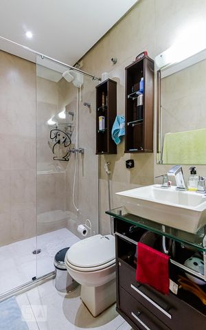 Casa à venda com 225m², 3 quartos e 2 vagas Casa à venda com 225m², 3 quartos e 2 vagasBanheiro da Suíte