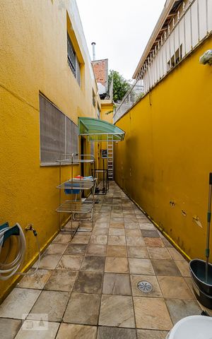 Casa à venda com 225m², 3 quartos e 2 vagas Casa à venda com 225m², 3 quartos e 2 vagasQuintal