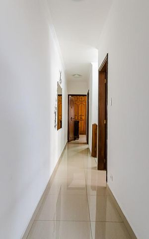 Casa à venda com 225m², 3 quartos e 2 vagas Casa à venda com 225m², 3 quartos e 2 vagasCorredor