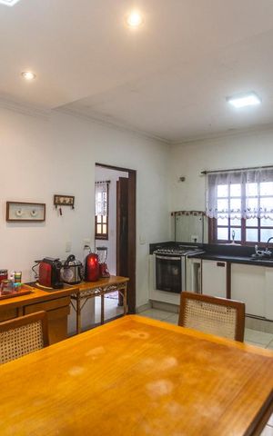 Casa à venda com 260m², 4 quartos e 4 vagasCozinha