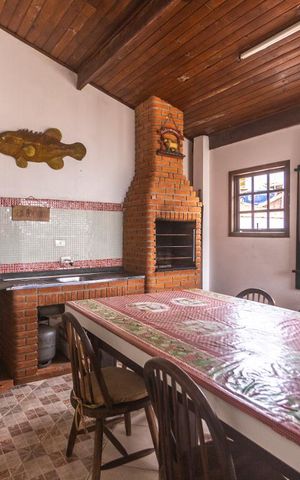 Casa à venda com 260m², 4 quartos e 4 vagasChurrasqueira