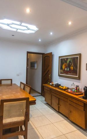 Casa à venda com 260m², 4 quartos e 4 vagasCozinha