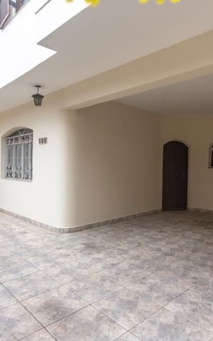 Casa à venda com 260m², 4 quartos e 4 vagasGaragem