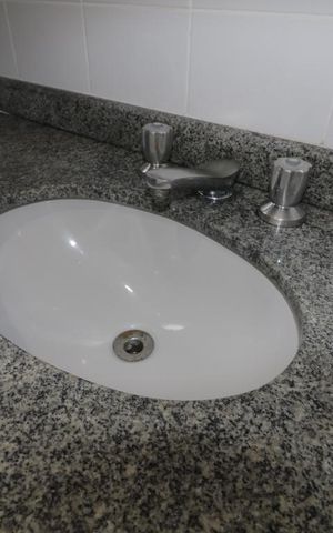 Apartamento à venda com 83m², 3 quartos e 1 vagaBanheiro da Suíte - pia