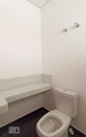 Casa de condomínio à venda com 488m², 4 quartos e 5 vagas Casa de condomínio à venda com 488m², 4 quartos e 5 vagasBanheiro suíte