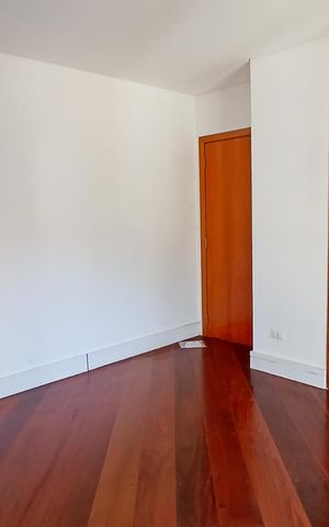 Casa de condomínio à venda com 488m², 4 quartos e 5 vagas Casa de condomínio à venda com 488m², 4 quartos e 5 vagasSuíte