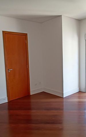 Casa de condomínio à venda com 488m², 4 quartos e 5 vagas Casa de condomínio à venda com 488m², 4 quartos e 5 vagasSuíte