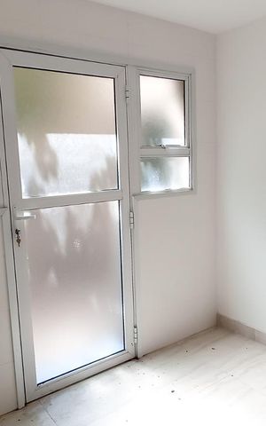 Casa de condomínio à venda com 488m², 4 quartos e 5 vagas Casa de condomínio à venda com 488m², 4 quartos e 5 vagasÁrea de serviço