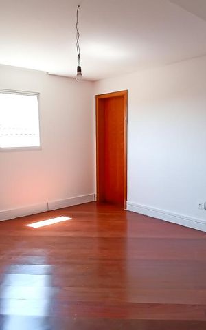 Casa de condomínio à venda com 488m², 4 quartos e 5 vagas Casa de condomínio à venda com 488m², 4 quartos e 5 vagasSuíte 3