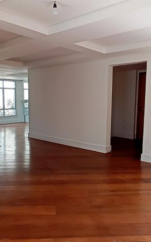 Casa de condomínio à venda com 488m², 4 quartos e 5 vagas Casa de condomínio à venda com 488m², 4 quartos e 5 vagasSala