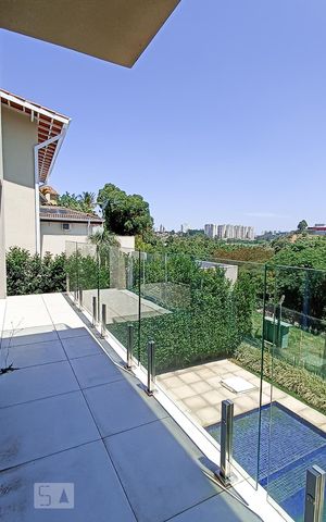 Casa de condomínio à venda com 488m², 4 quartos e 5 vagas Casa de condomínio à venda com 488m², 4 quartos e 5 vagasVaranda sala