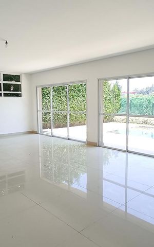 Casa de condomínio à venda com 488m², 4 quartos e 5 vagas Casa de condomínio à venda com 488m², 4 quartos e 5 vagasSalão de festas