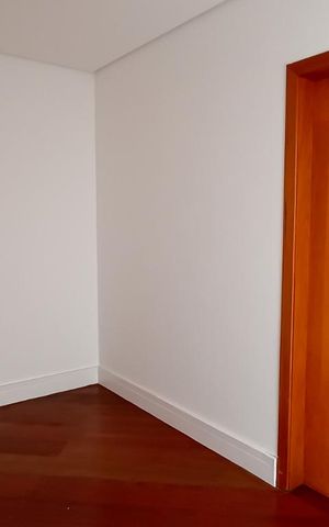Casa de condomínio à venda com 488m², 4 quartos e 5 vagas Casa de condomínio à venda com 488m², 4 quartos e 5 vagasCloset suíte master