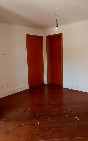 Casa de condomínio à venda com 488m², 4 quartos e 5 vagas Casa de condomínio à venda com 488m², 4 quartos e 5 vagasSuíte 2