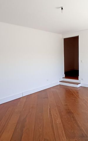 Casa de condomínio à venda com 488m², 4 quartos e 5 vagas Casa de condomínio à venda com 488m², 4 quartos e 5 vagasSuíte master