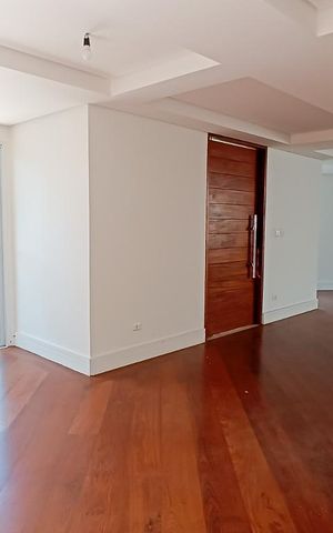 Casa de condomínio à venda com 488m², 4 quartos e 5 vagas Casa de condomínio à venda com 488m², 4 quartos e 5 vagasSala