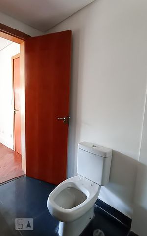 Casa de condomínio à venda com 488m², 4 quartos e 5 vagas Casa de condomínio à venda com 488m², 4 quartos e 5 vagasBanheiro suíte 2