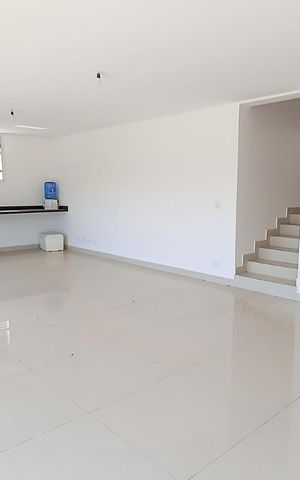 Casa de condomínio à venda com 488m², 4 quartos e 5 vagas Casa de condomínio à venda com 488m², 4 quartos e 5 vagasSalão de festas