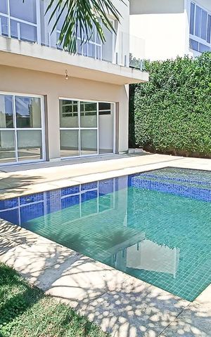 Casa de condomínio à venda com 488m², 4 quartos e 5 vagas Casa de condomínio à venda com 488m², 4 quartos e 5 vagasPiscina